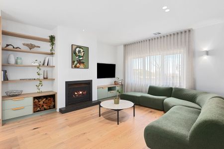 16 Howard Street, - Photo 2