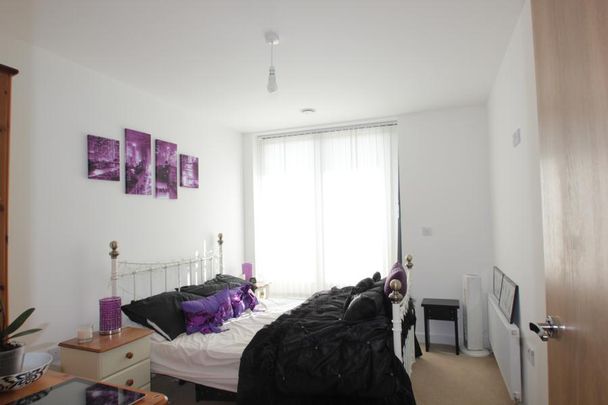 Victory Park Road, Addlestone, Surrey, KT15 - Photo 1