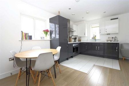 Buckingham Road, Epping, CM16 - Photo 4