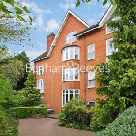 3 Bedroom flat to rent in Bracknell Gardens, Hampstead, NW3 - Photo 1