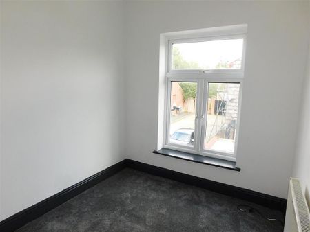 3 bedroom end of terrace house to rent - Photo 4