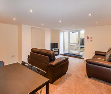 Room 3 , 219 Cutler Heights Lane, Bradford, West Yorkshire - Photo 2