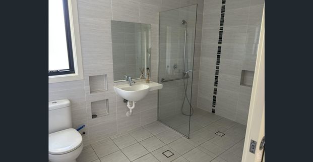 Newly Renovated 4-Bedroom Home - Ideal Multi-Generational Living in a Quiet, Convenient Location - Photo 1