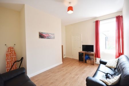 3 Bed - Trewhitt Road, Heaton - Photo 3