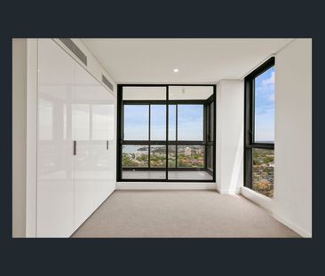 CONTEMPORARY APARTMENT WITH PANORAMIC WATER VIEWS - Photo 2