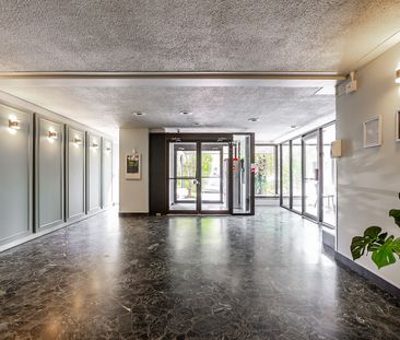 5765 Cote-St-Luc Road, Montréal, QC - Photo 2