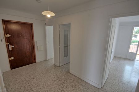 A LOUER Appartement Grasse 3 pièce(s) 62.93 m2 avec garage et cave - Photo 2