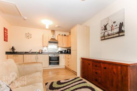 2 bedroom flat to rent - Photo 5