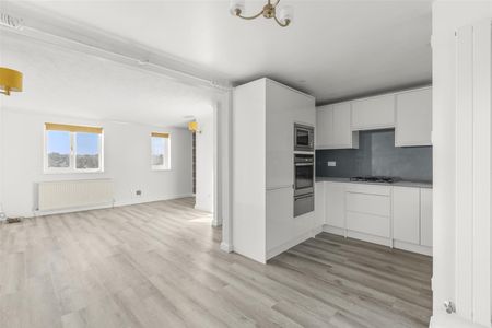 Gibbs Close, High Wycombe - Photo 3