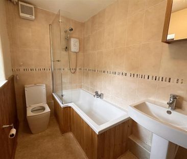 2 bedroom semi-detached house to rent - Photo 6
