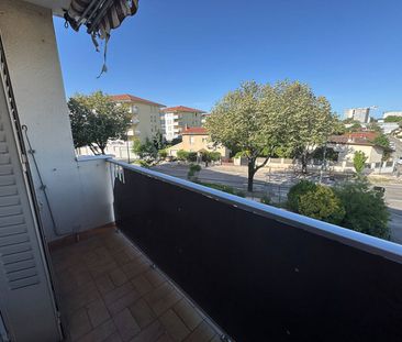 Appartement 4 pièces – VENISSIEUX - Photo 2