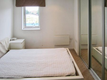 2 bedroom flat to rent - Photo 2