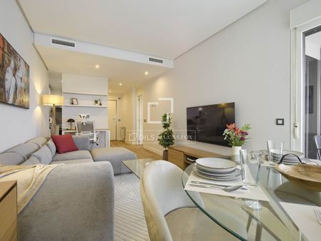 Exclusive 1-Bedroom Apartment in Sanchinarro for Short-Term Stays - Photo 3