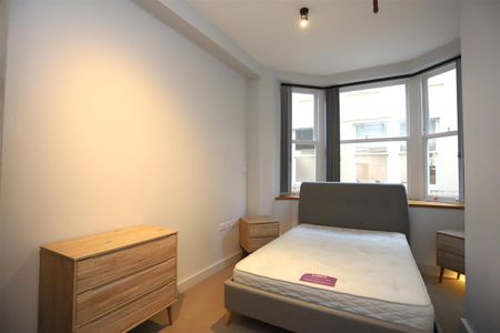 St. Anns Square, Manchester - Photo 3