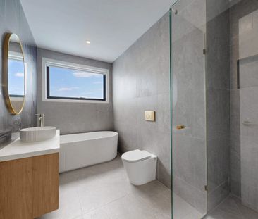 Brand New, Stylish Front Townhouse in a Superb Location - Photo 6