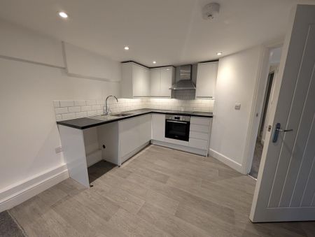 2 bedroom ground floor flat to rent - Photo 3