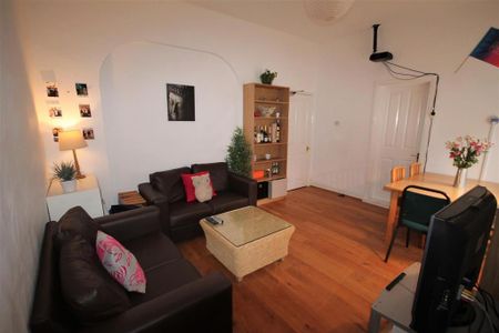 4 bedroom private hall to rent - Photo 5