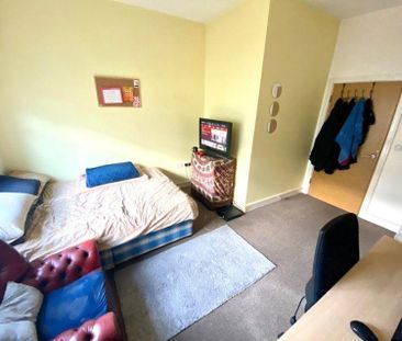 3 bedroom flat to rent - Photo 5