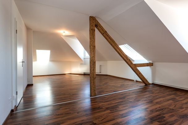 Einzigartige Dachwohnung mit Loftcharakter - Photo 1