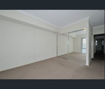Modern 3x2 in the Heart of Midland - Photo 3