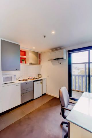 1 Bedroom Balcony West - Photo 5