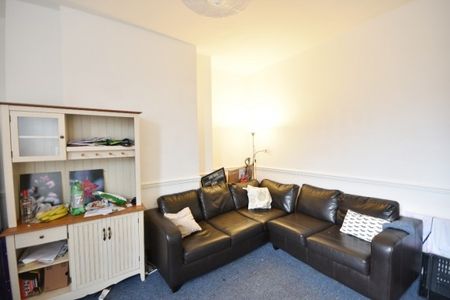 5 Bed - Lavender Gardens, Jesmond - Photo 2
