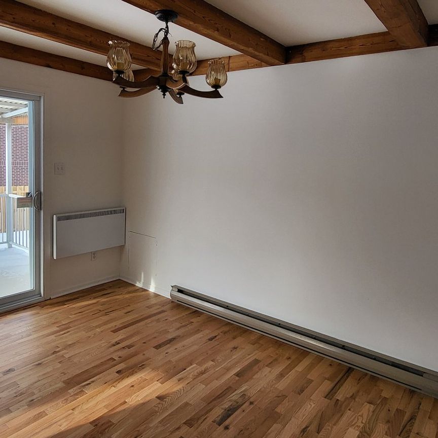 Maison de plain-pied - 2778 Rue Bourgogne - Photo 1