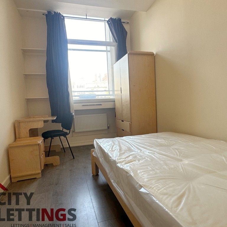 4 Bedroom Apartment - Photo 1