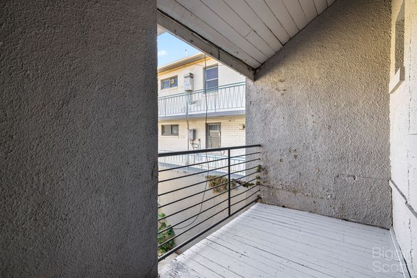 GRAND OLDER STYLE 2 BEDROOM FRESHLY RUFURBISHED - Photo 1