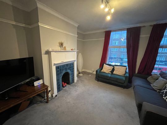 Room in a Shared Flat, Broadlands Mansions, SW16 - Photo 1