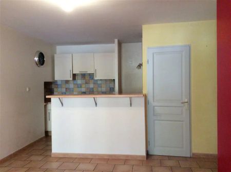 Location appartement 3 pièces - 60m² à St maximin la ste baume (83470) - Photo 2