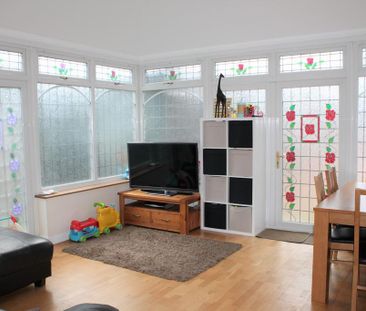 4 bedroom semi-detached house to rent - Photo 3