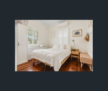 Classic Queenslander on Large Block – Walk to Waterfront, Schools &... - Photo 5