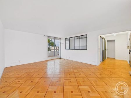 Location Appartement 4 pièces 77m² NICE 06200 - Photo 3