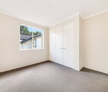 Modern & Spacious Four Bedroom Townhouse - Photo 4