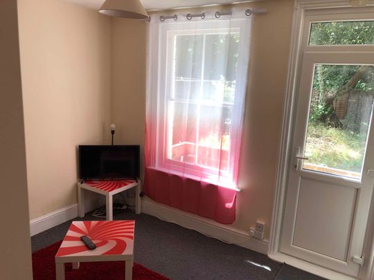 Burlington Road Room 4 - Photo 1