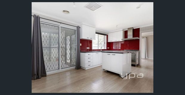 PRIME LOCATION! - Photo 1