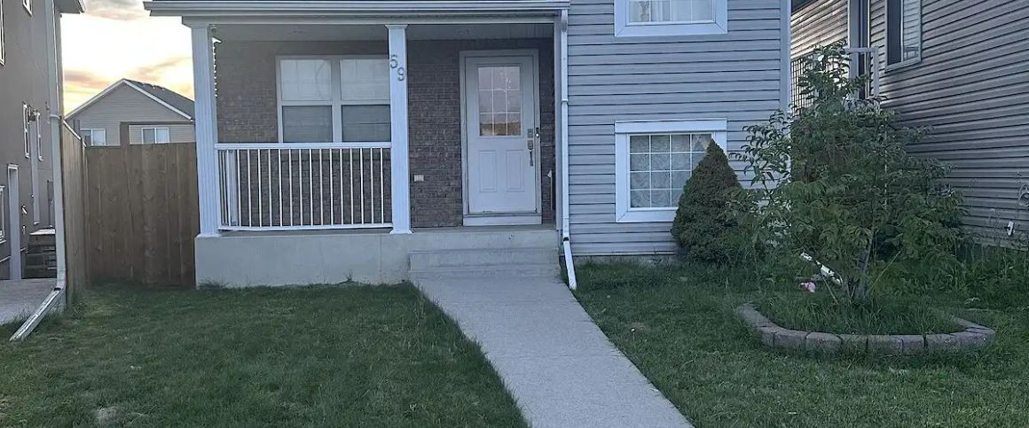 Specious 3 Bed Room + Den House in 59 Saddlemont Rd on Rent — 3 Bedrooms+ Den House - Photo 1