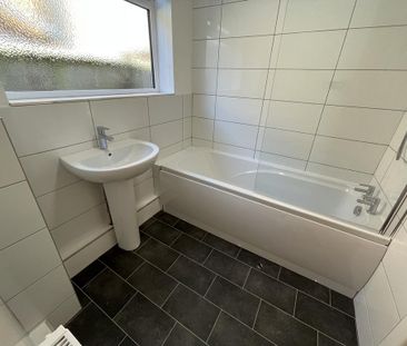 4 bedroom bungalow to rent - Photo 2