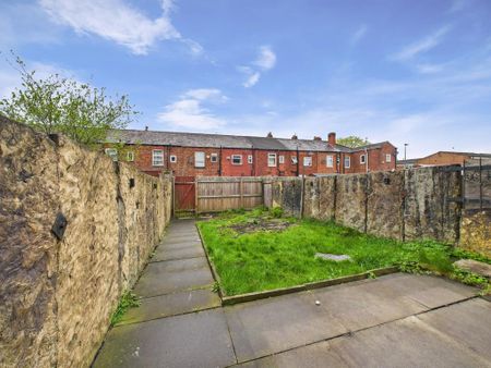 3 bedroom terraced house to rent - Photo 4