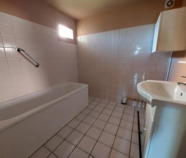 Location Appartement 2 pièces 42m² CAUDEBEC LES ELBEUF 76320 - Photo 6
