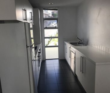 Spacious two bedroom apartment - Photo 1