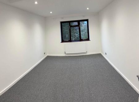 4 bedroom detached house to rent - Photo 5