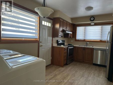 28 LANDFAIR CRESCENT - Photo 5