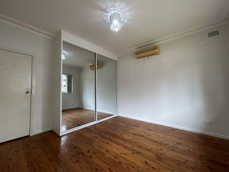 Spacious 4-bedroom home, freshly renovated and almost brand new! Moving in Now!!! - Photo 3