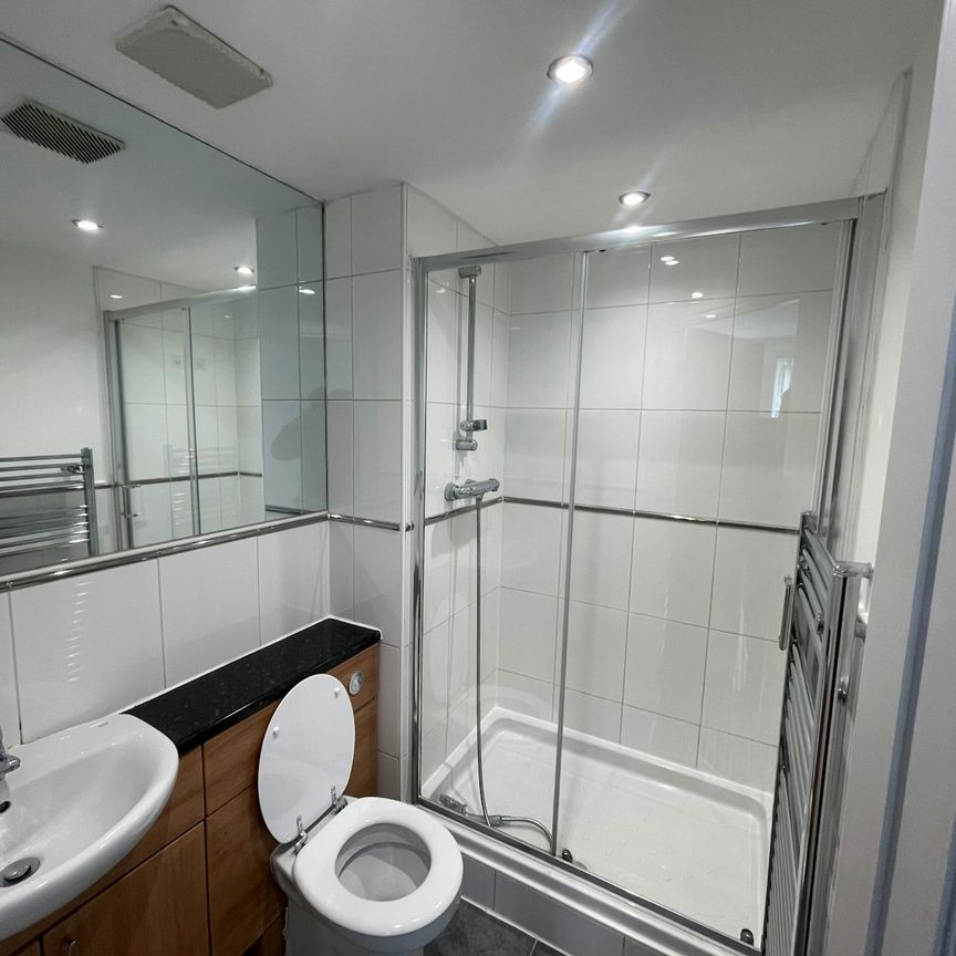 Flat to rent on - Photo 1