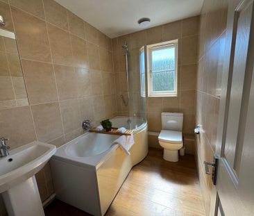 2 bedroom end of terrace house to rent - Photo 5