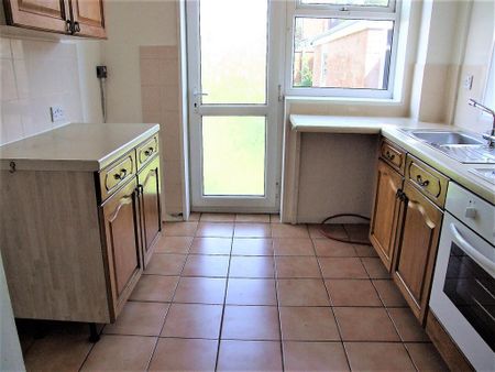 3 bedroom detached house to rent - Photo 4