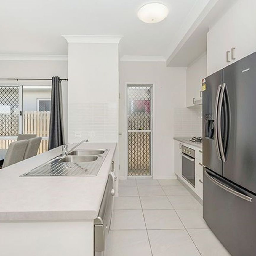 Easy, Everyday Living in a Great Location - 2A Gotham Loop, Deeragun - Photo 1