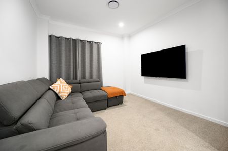 5 Olive Street, Helensvale QLD 4212 - House For Rent | Domain - Photo 2